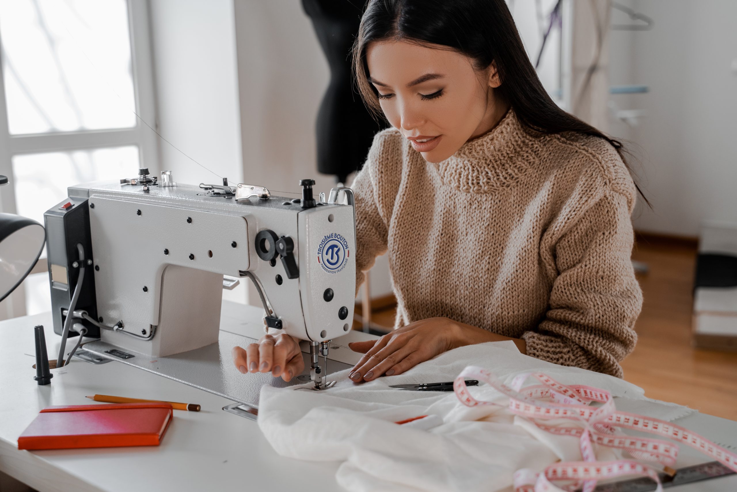 couturiere AVEC LOGO
